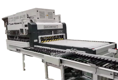 用于连接薄木单板的木板的压力机