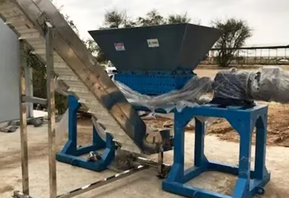 用于回收车身和金属的双轴撕碎机 用于回收车身和金属的双轴撕碎机
