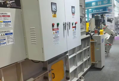 用于包装废纸和纸板箱的液压机 用于包装废纸和纸板箱的液压机